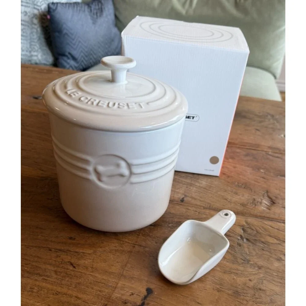 Le Creuset Stoneware Pet Food Storage Container Jar with Lid Scoop Meringue NEW